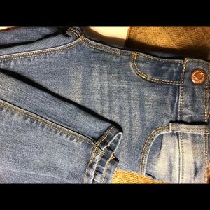Toddler girl skinny jeans.